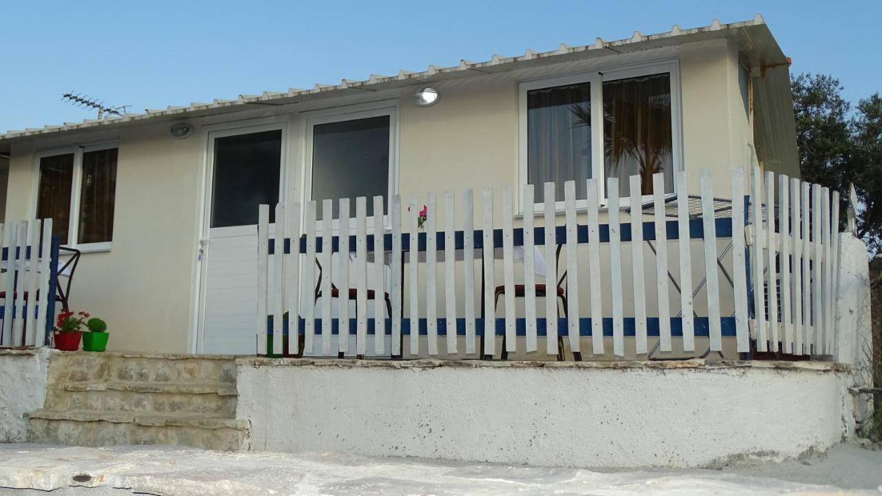 Seaside Cabin Ksamil Aparthotel Exterior photo